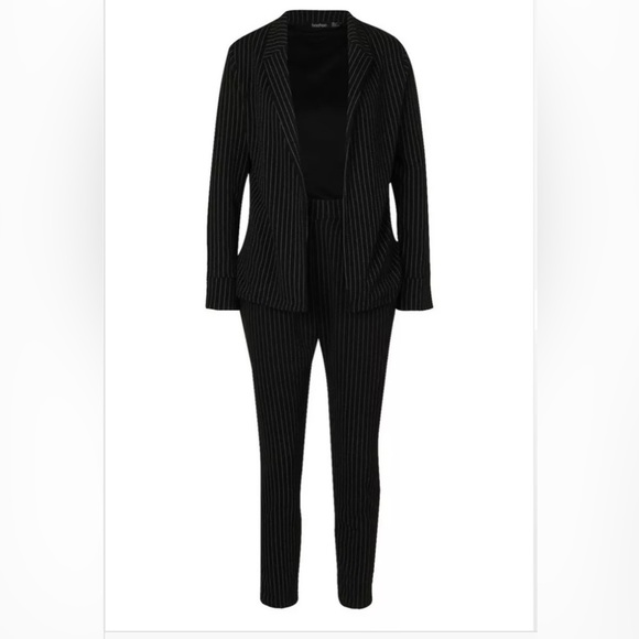 Boohoo Tailored Pinstripe 2 Piece Suit Sz Sm (4) NWT - Picture 5 of 5